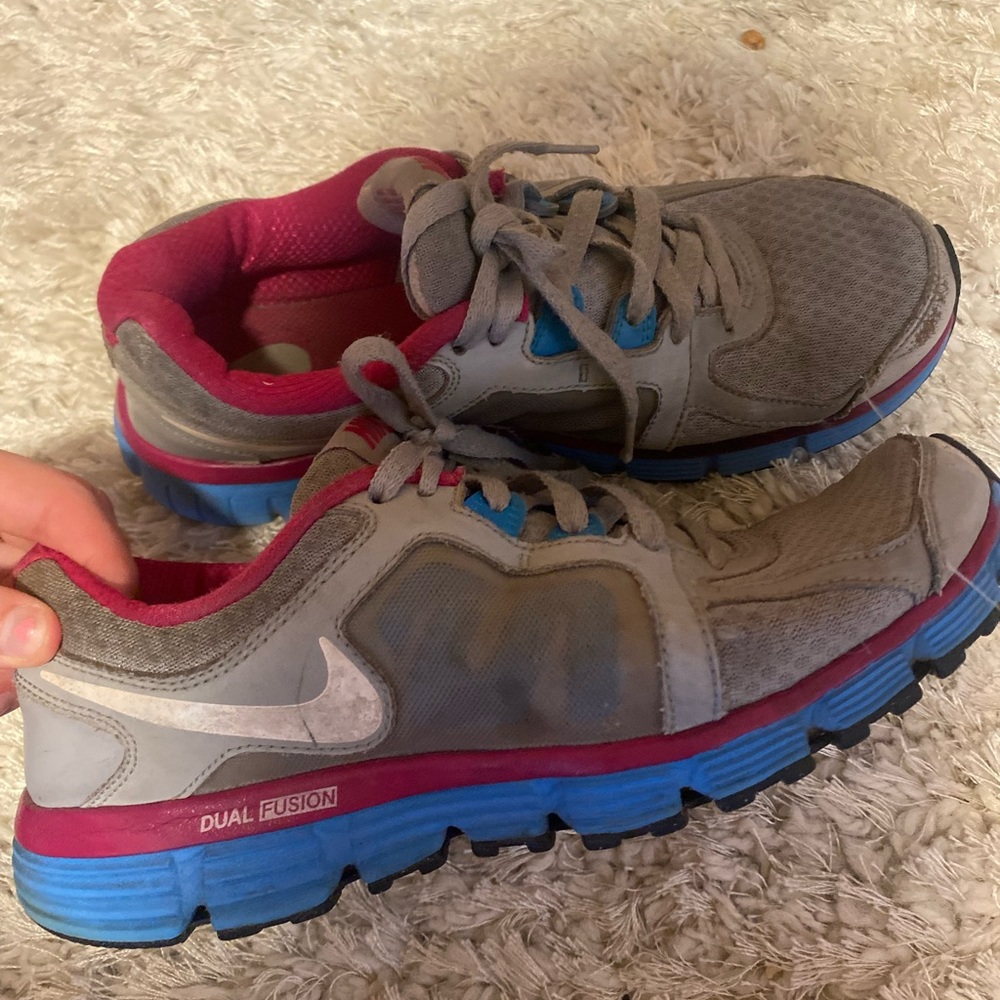 Nike‎ dual fusion shoes